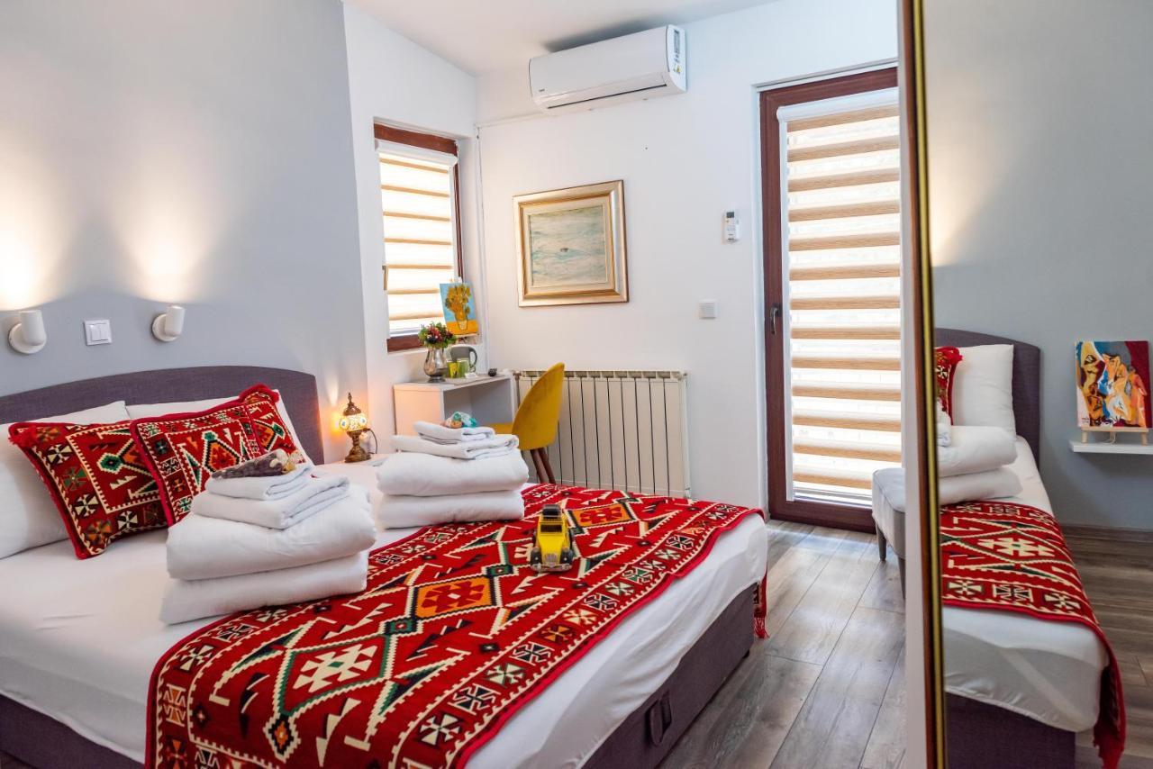 Vamos Sarajevo, Hotel