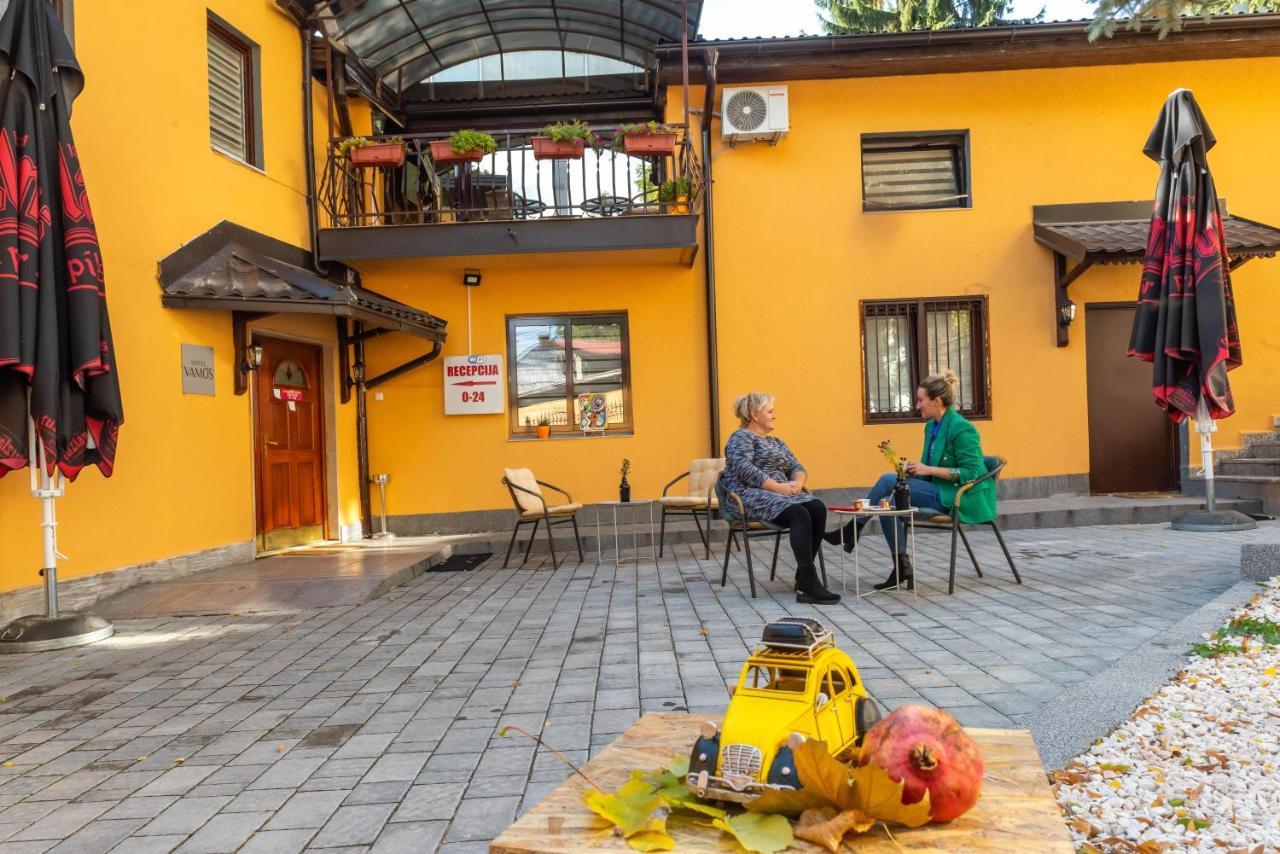 Vamos Sarajevo, Hotel *